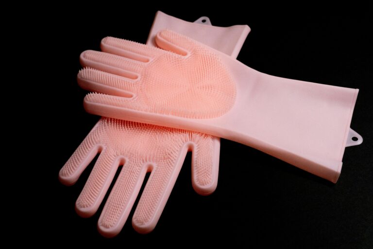 best cat grooming and deshedding tools in 2026